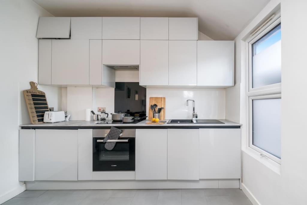 New 3Bed Stylish Apartment With Amazing Transport London Eksteriør billede